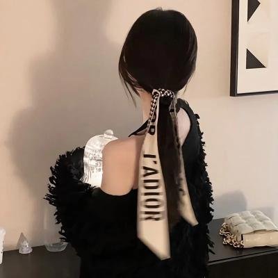 院子里的女人